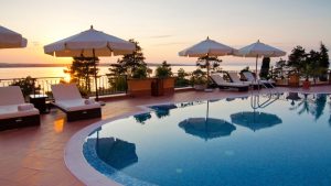 Discover the Best Outdoor Chaise Lounges on the Market